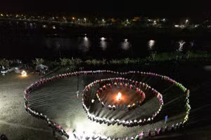 Vũ điệu đoàn kết bên dòng Đà Giang.