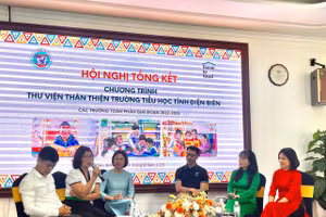 Tọa đàm trao đổi kinh nghiệm trong khuôn khổ hội nghị tổng kết.