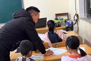 Một tiết học của học sinh trường PTDTBT Tiểu học và THCS Pu Luông, xã Mường Nhà.