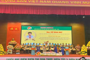 Em Vừ Kha Say – học sinh lớp 6 Trường PTDTBT TH&THCS xã Na Ư – đại diện nhà trường tham dự Đại hội Cháu ngoan Bác Hồ cấp tỉnh năm học 2024–2025.