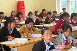 Cấp ủy, chính quyền xã Mường Toong đang nỗ lực vì tương lai thế hệ trẻ. 