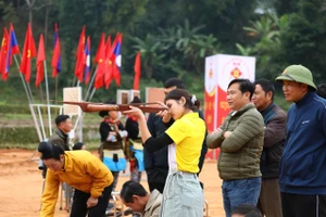 Chị em tự tin khi tham gia các hoạt động thể thao ở sân chơi Quốc tế.