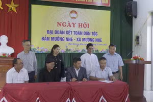 Ở vùng đồng bào dân tộc thiểu số, người có uy tín chính là những “người dịch” chủ trương.