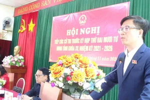 Ông Phạm Đức Toàn, Ủy viên Ban Thường vụ Tỉnh ủy, Trưởng Ban Tổ chức Tỉnh ủy, đại biểu HĐND tỉnh Điện Biên phát biểu tại hội nghị.