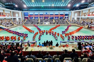 Thi đấu giao hữu thể thao giữa học sinh tỉnh Điện Biên với học sinh 6 tỉnh Bắc Lào.