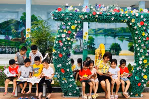 Giờ ngoại khóa của cô trò trường Mầm non Thanh Hưng.