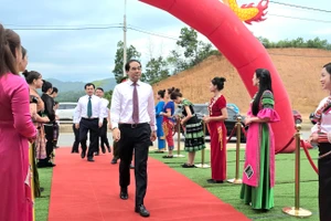 Ông Trịnh Xuân Trường, Bí thư Tỉnh ủy Lào Cai dự lễ khởi công.