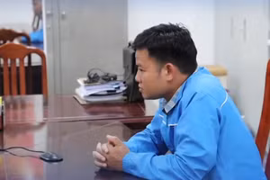 Trần Đình Duy tại cơ quan Công an. Ảnh: TG