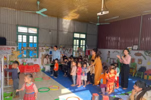 Một tiết học của cô trò nhà trường.