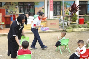 Nhiều tổ chức, xã hội đã dành sự quan tâm, hỗ trợ học sinh vùng cao Tìa Dình trong hành trình học tập.