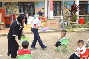 Nhiều tổ chức, xã hội đã dành sự quan tâm, hỗ trợ học sinh vùng cao Tìa Dình trong hành trình học tập.