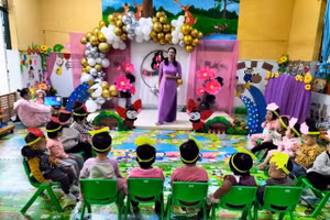 Một tiết học của cô trò nhà trường.