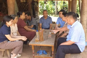 Xã Mường Nhé phát huy vai trò người có uy tín để đưa pháp luật đến gần dân.