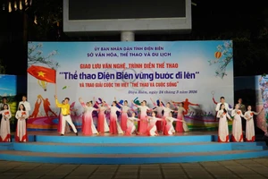 Chương trình nghệ thuật chào mừng với các tiết mục đặc sắc.