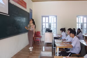 Cô trò Trường THCS Thanh Nưa, huyện Điện Biên ôn luyện trong thời điểm "nước rút".