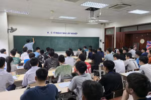 Lớp học tại Trường hè Toán học dành cho các em học sinh chuyên Toán.