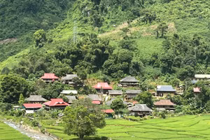 Những bản làng ở Điện Biên đang "thay da, đổi thịt".