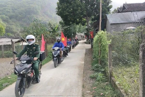 Ra quân tuyên truyền phục vụ công tác bầu cử ở khu vực biên giới.