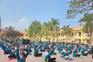 Học sinh thi "Rung chuông vàng" cấp trường.