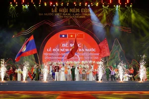 Lễ bế mạc Lễ hội Ném còn ba nước Việt Nam - Lào - Trung Quốc.