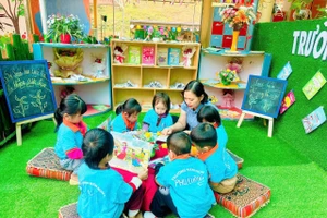 Tiết học vẽ của học sinh nhà trường.