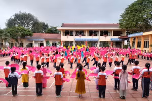 Hoạt động câu lạc bộ trong nhà trường.