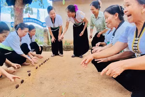 Xuyên suốt định hướng giảm nghèo đa chiều của Si Pa Phìn là quan điểm nhất quán: Con người vừa là mục tiêu, vừa là động lực của sự phát triển.