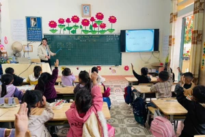 Giờ học sôi nổi của học sinh con em đồng bào dân tộc thiểu số trên địa bàn xã Bản Lầu.