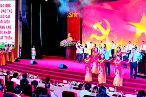 Văn nghệ chào mừng tại hội nghị Tổng kết năm học.