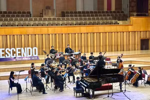Tiết mục dự thi hòa tấu piano với dàn nhạc chuyên nghiệp tại cuộc thi Crescendo 2025.