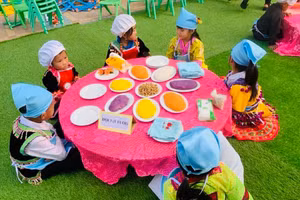 Các đội chơi bước vào phần thi năng khiếu.