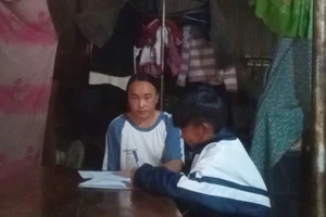 Ở các xã vùng cao, chuyện trẻ em đến lớp đều đặn là một nỗ lực không nhỏ.