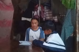 Ở các xã vùng cao, chuyện trẻ em đến lớp đều đặn là một nỗ lực không nhỏ.