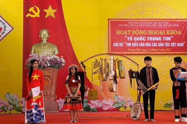Trường THCS & THPT Dân tộc Nội trú tỉnh Hà Tĩnh tham gia tiết ngoại khoá.