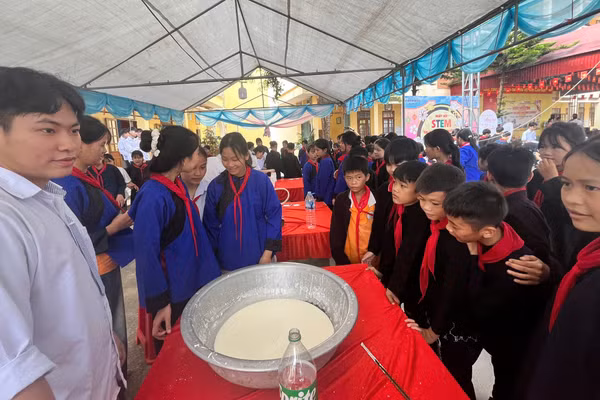 Trường PTDTBT THCS Tri Lễ tham gia các hoạt động Stem.