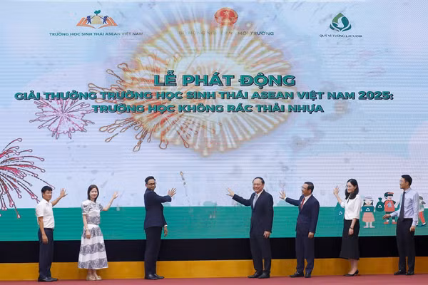 Quang cảnh lễ phát động.