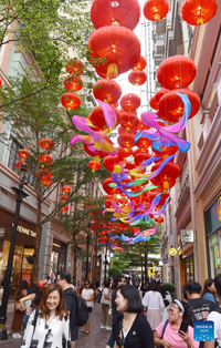 xem-the-gioi-tung-bung-don-trung-thu-hongkong-8.jpg