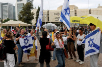 chum-anh-nguoi-dan-israel-va-gaza-an-mung-sau-lenh-ngung-ban-03.jpg