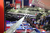 chum-anh-trien-lam-thiet-bi-quan-su-trieu-tien-2025-08.jpg