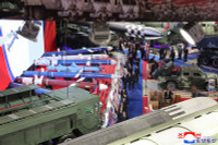 chum-anh-trien-lam-thiet-bi-quan-su-trieu-tien-2025-05.jpg