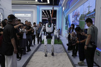 chum-anh-trung-tam-mua-sam-robot-o-trung-quoc-04.jpg