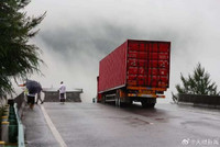 cau-sap-nuoc-lu-cuon-troi-nha-cua-gan-81000-nguoi-so-tan-o-trung-quoc-8.jpg
