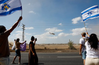 chum-anh-cac-con-tin-tro-ve-israel-027.jpg