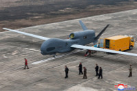 ong-kim-jong-un-chi-dao-cong-tac-nghien-cuu-uav-03.jpg