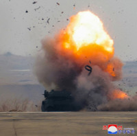 ong-kim-jong-un-chi-dao-cong-tac-nghien-cuu-uav-010.jpg