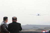 ong-kim-jong-un-chi-dao-cong-tac-nghien-cuu-uav-06.jpg