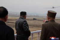 ong-kim-jong-un-chi-dao-cong-tac-nghien-cuu-uav-05.jpg