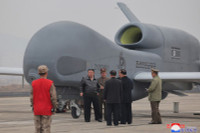 ong-kim-jong-un-chi-dao-cong-tac-nghien-cuu-uav-02.jpg