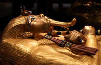 chum-anh-ben-trong-kho-bau-cua-vua-tutankhamun-1105-020.jpg