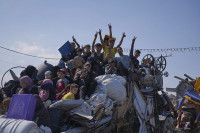 chum-anh-israel-tan-cong-tren-bo-thanh-pho-gaza-0905-06.jpg